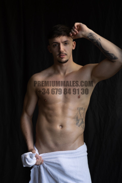 Yeri_3-women-parejas-agency-companion
